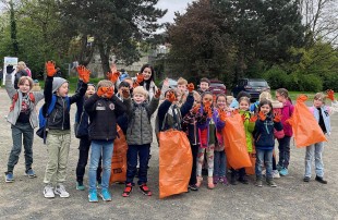 350 Kinder befreien die Zündorfer Groov vom Müll